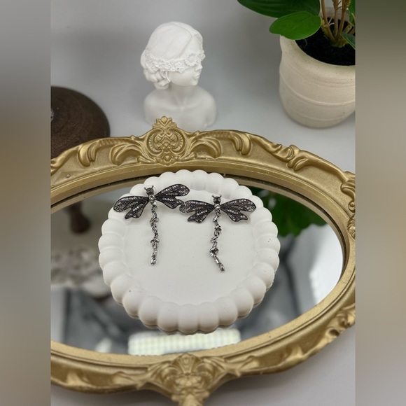 🖤 Crystal Dragonfly Statement Earrings 🖤 - Picture 4 of 4